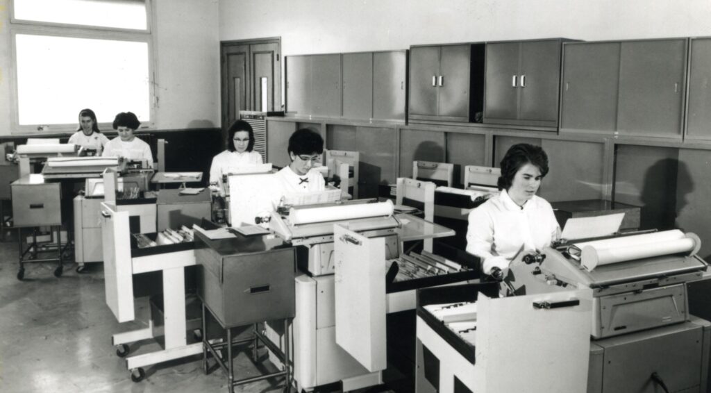 Atelier de mécanographie de la Caisse régionale de Crédit Agricole de la Haute-Loire, 1960, Archives historiques de Crédit Agricole SA